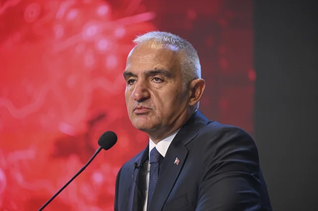 Bakan Ersoy: Turizm Gelirleri Rekor Kırdı