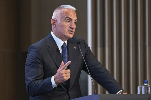 Bakan Ersoy: Turizm Gelirleri Rekor Kırdı