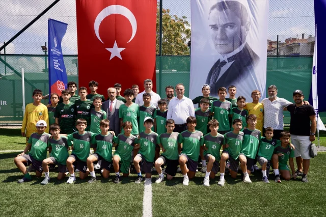 İstanbul'da Yenilenen Yenisahra Stadı Halkın Hizmetine Sunuldu