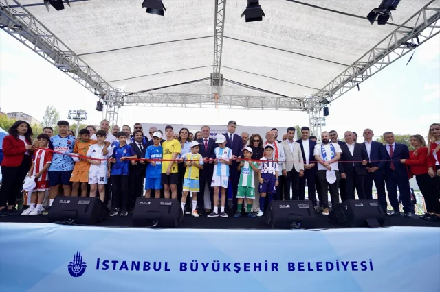 İstanbul'da Yenilenen Yenisahra Stadı Halkın Hizmetine Sunuldu