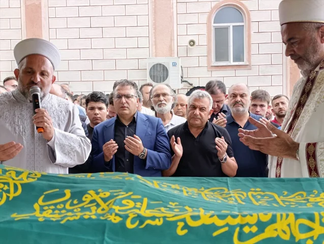 Cem Küçük'ün Babası Erdal Küçük Giresun'da Son Yolculuğuna Uğurlandı