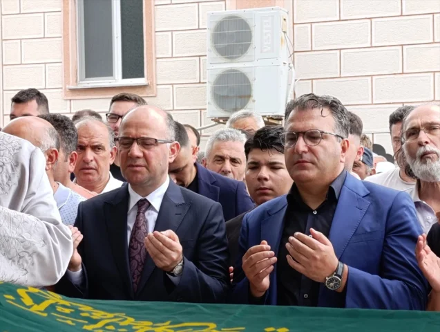 Cem Küçük'ün Babası Erdal Küçük Giresun'da Son Yolculuğuna Uğurlandı