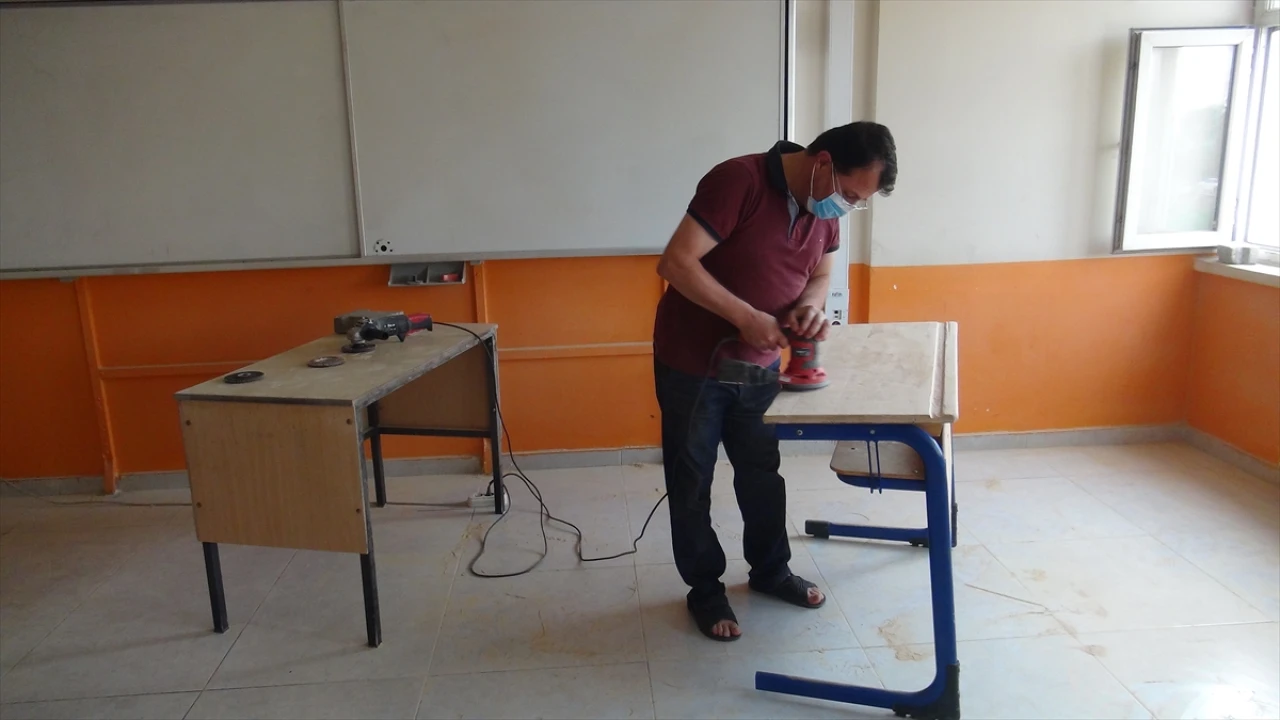 Tatvan'da Öğretmenler Eğitim İçin Kolları Sıvadı