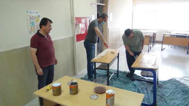 Tatvan'da Öğretmenler Eğitim İçin Kolları Sıvadı
