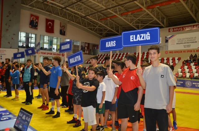 Muş'ta Anadolu Yıldızlar Ligi Güreş Turnuvası Heyecanla Başl...