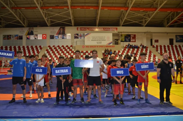 Muş'ta Anadolu Yıldızlar Ligi Güreş Turnuvası Heyecanla Başladı