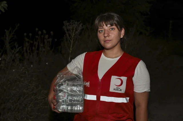 Türk Kızılay Orman Yangınlarıyla Mücadelede Aktif Rol Oynuyor