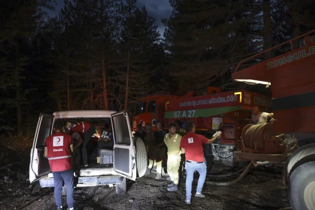 Türk Kızılay Orman Yangınlarıyla Mücadelede Aktif Rol Oynuyor