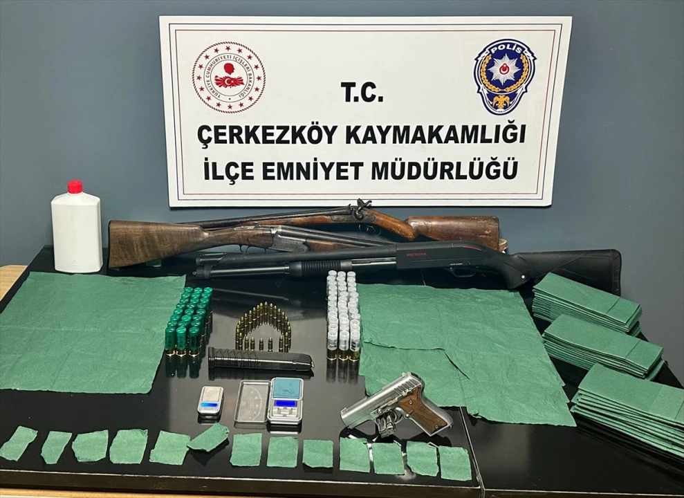 Tekirdağ'da Geniş Kapsamlı Operasyon: Ruhsatsız Silah ve Uyuşturucu Suçlarına Ağır Darbe
