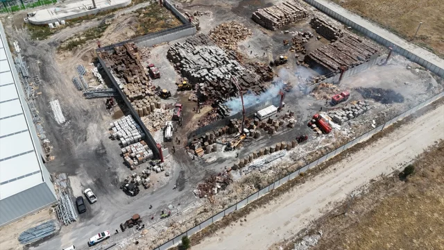 Çankırı'da Kağıt Fabrikasında Büyük Yangın Paniği