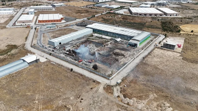 Çankırı'da Kağıt Fabrikasında Büyük Yangın Paniği