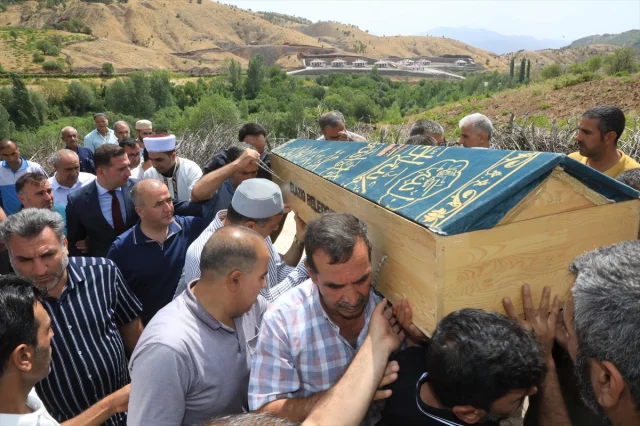 Elazığ'da Maden Ocağındaki Göçük: Hayatını Kaybeden İşçi Son Yolculuğuna Uğurlandı