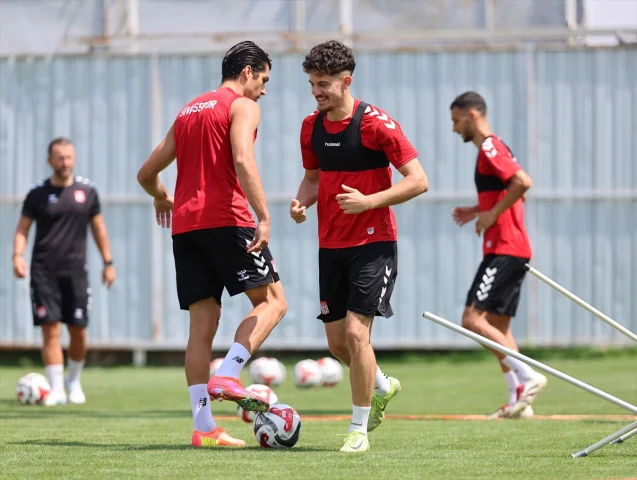 Sivasspor ve Erzurumspor FK Sezonun İlk Maçı İçin Hazırlanıy...