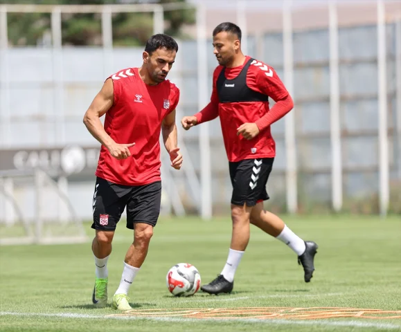 Sivasspor ve Erzurumspor FK Sezonun İlk Maçı İçin Hazırlanıyor