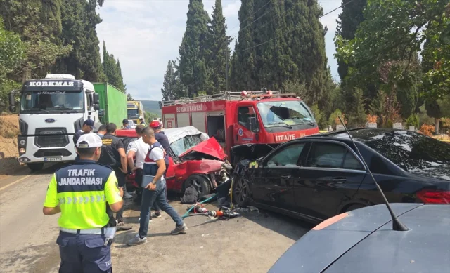 Bursa'da Trafik Kazası: Ölü ve Yaralılar Var