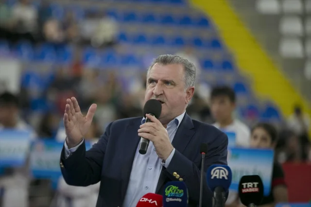 Gençlik ve Spor Bakanı Rize'de Karate Şampiyonası'na Katıldı