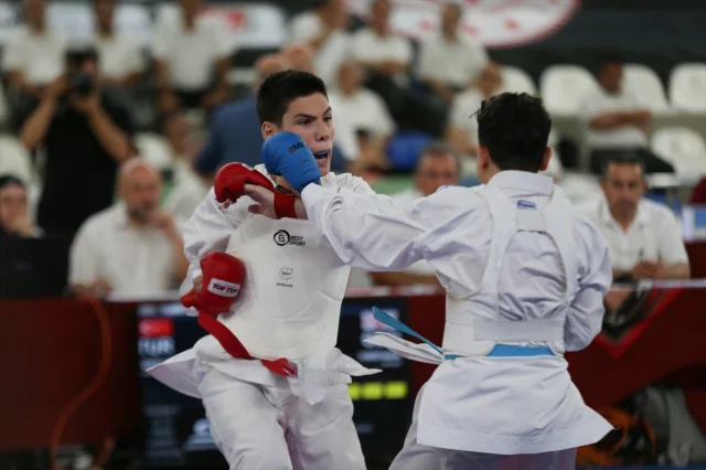 Gençlik ve Spor Bakanı Rize'de Karate Şampiyonası'na Katıldı