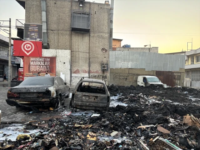 İzmir Karabağlar'da Çöp Alanında Yangın Endişeleri Artırıyor