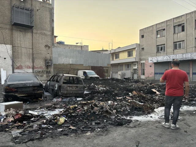 İzmir Karabağlar'da Çöp Alanında Yangın Endişeleri Artırıyor