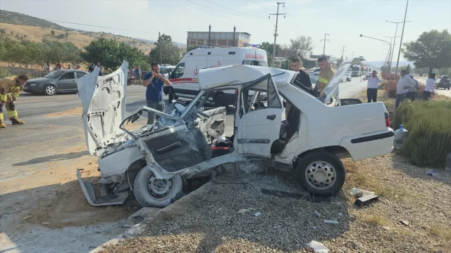 Manisa'da Otobüs ve Otomobil Kazası: Hayatını Kaybeden Çift Son Yolculuğuna Uğurlandı