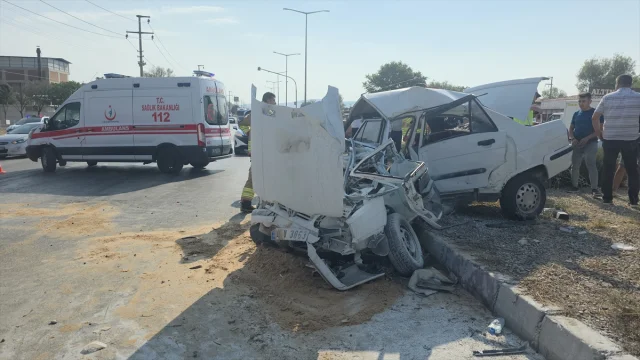 Manisa'da Otobüs ve Otomobil Kazası: Hayatını Kaybeden Çift Son Yolculuğuna Uğurlandı