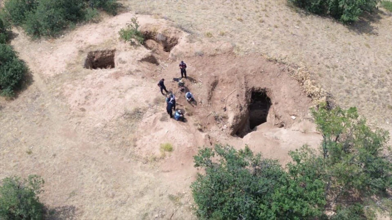 Kayseri'nin Felahiye İlçesinde Kaçak Kazıya Dronla Baskın