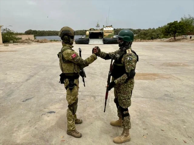 Türkiye ile Pakistan Arasında Amfibi Tatbikat Başarıyla Sonu...