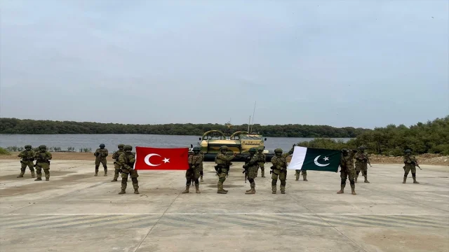 Türkiye ile Pakistan Arasında Amfibi Tatbikat Başarıyla Sonuçlandı