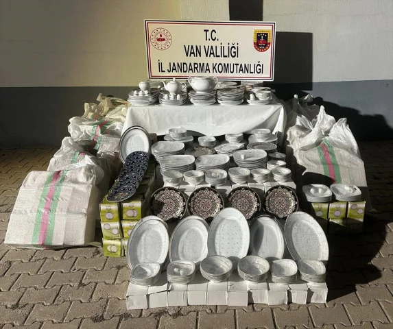 Van'da Geniş Kapsamlı Kaçakçılık Operasyonu: 60 Kişi Gözaltında