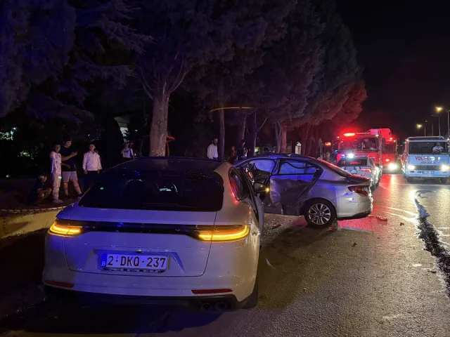 Kocaeli'nin Kartepe İlçesinde Trafik Kazası 4 Yaralı