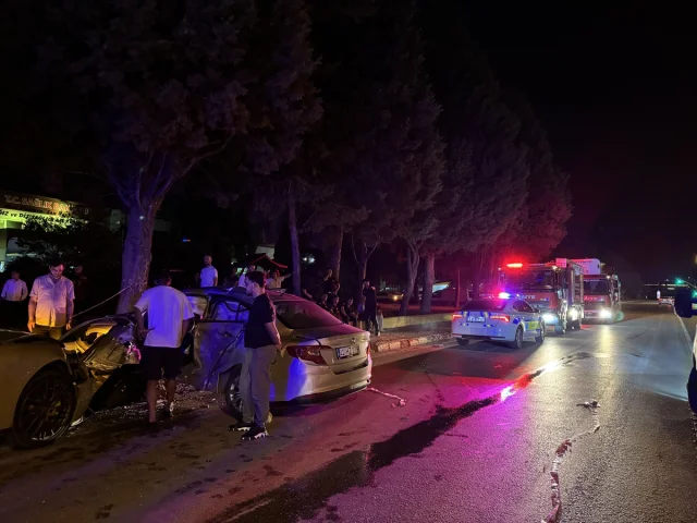 Kocaeli'nin Kartepe İlçesinde Trafik Kazası 4 Yaralı