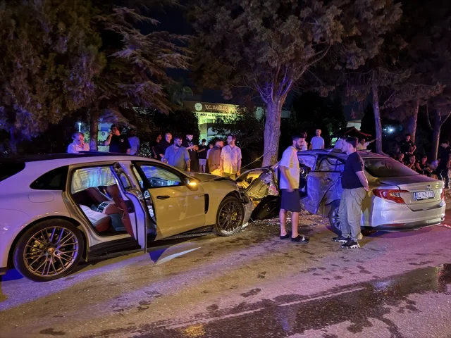 Kocaeli'nin Kartepe İlçesinde Trafik Kazası 4 Yaralı