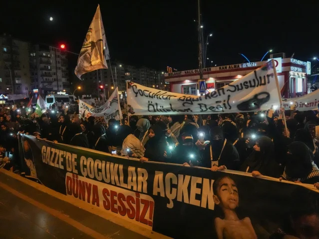 Diyarbakır'da İsrail'in Gazze'ye Yönelik Saldırıları Protesto Edildi