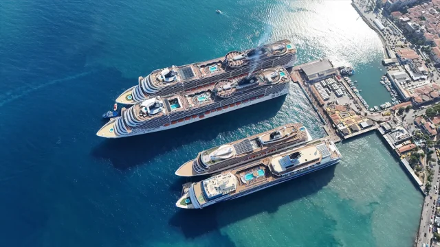 Kuşadası'nda Kruvaziyer Hareketliliği: 5 Gemide Binlerce Turist
