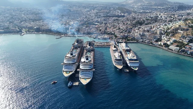 Kuşadası'nda Kruvaziyer Hareketliliği: 5 Gemide Binlerce Turist