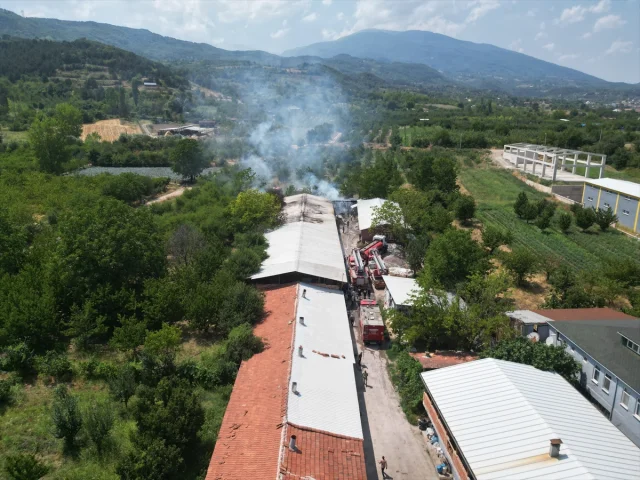 Bursa İnegöl'de Mobilya İmalathanesinde Korkutan Yangın