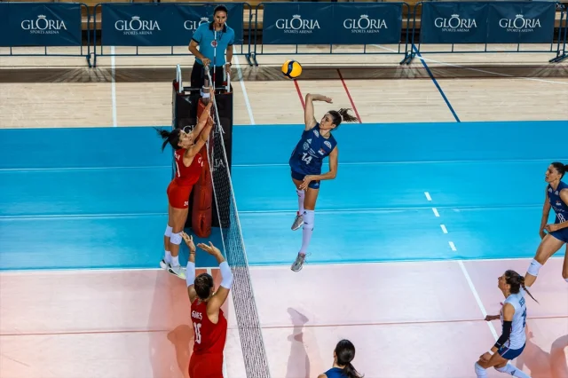 Milli Kadın Voleybolcular İlk Hazırlık Maçında Sırbistan'ı Y...