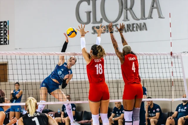 Milli Kadın Voleybolcular İlk Hazırlık Maçında Sırbistan'ı Yendi
