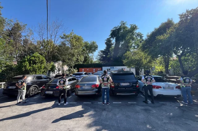 İstanbul'da Trafiği Tıkayan Konvoy Şovuna Polis Müdahalesi