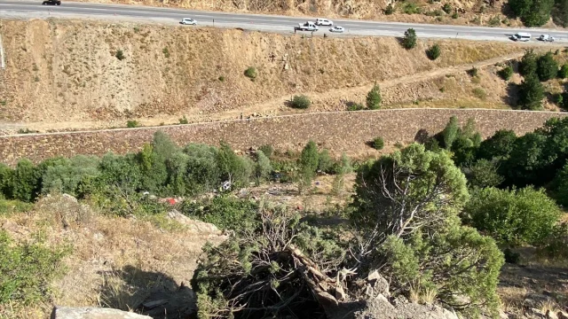 Sivas'ta Feci Kaza: Fındık İşçilerini Taşıyan Minibüs Uçuruma Yuvarlandı