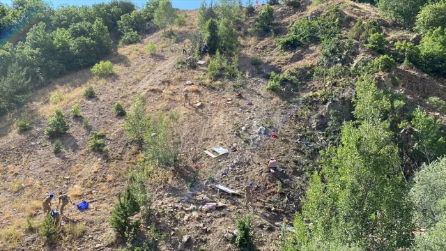 Sivas'ta Feci Kaza: Fındık İşçilerini Taşıyan Minibüs Uçuruma Yuvarlandı