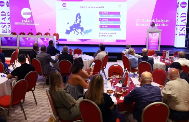 ESİAD'ın İzmir Buluşması: Ekonomide Yeni Perspektifler
