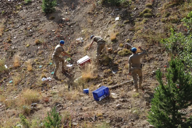 Sivas'ta Feci Kaza: Fındık İşçilerini Taşıyan Minibüs Uçuruma Yuvarlandı