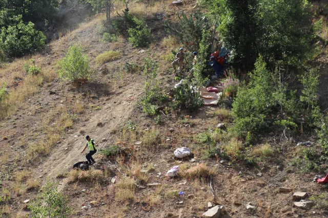 Sivas'ta Feci Kaza: Fındık İşçilerini Taşıyan Minibüs Uçuruma Yuvarlandı