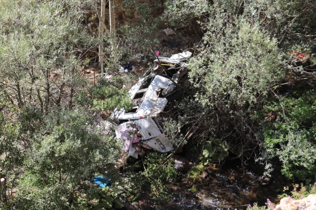 Sivas'ta Feci Kaza: Fındık İşçilerini Taşıyan Minibüs Uçuruma Yuvarlandı