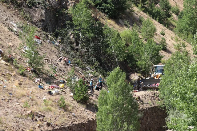 Sivas'ta Feci Kaza: Fındık İşçilerini Taşıyan Minibüs Uçuruma Yuvarlandı