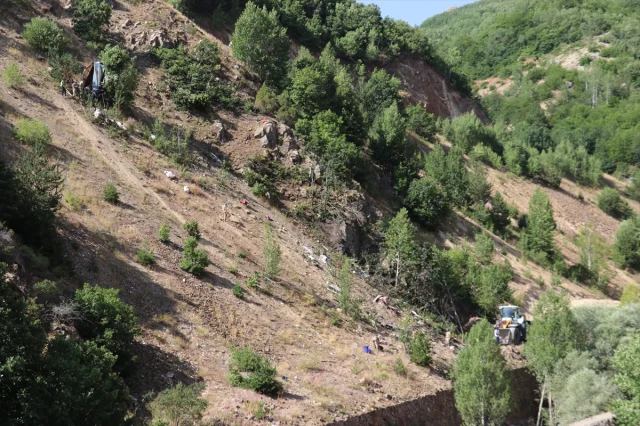 Sivas'ta Feci Kaza: Fındık İşçilerini Taşıyan Minibüs Uçuruma Yuvarlandı