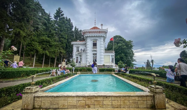 Trabzon'daki Atatürk Köşkü Ziyaretçi Akınına Uğradı