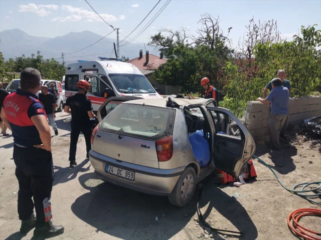 Erzincan'da Trafik Kazası Can Aldı: 1 Ölü, 3 Yaralı