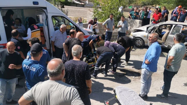 Erzincan'da Trafik Kazası Can Aldı: 1 Ölü, 3 Yaralı
